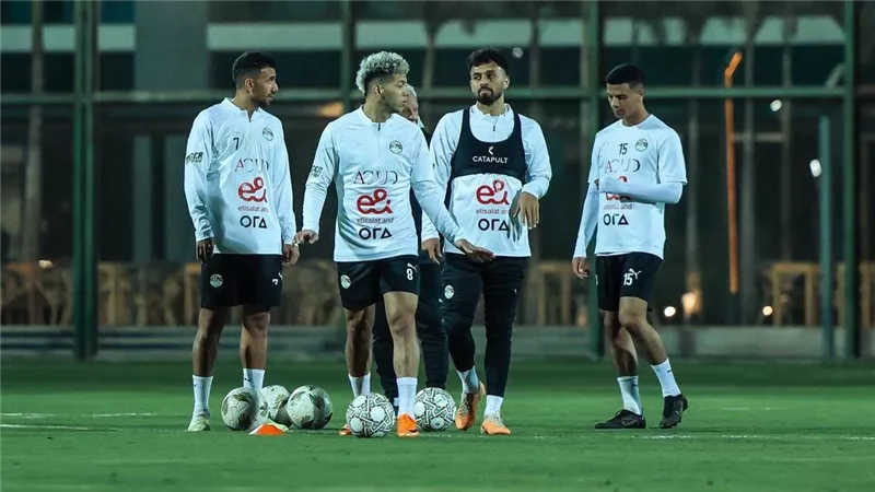 صراع الكبار يشتعل في حراسة منتخب مصر.. شوبير يكشف كواليس ما قبل أمم إفريقيا
