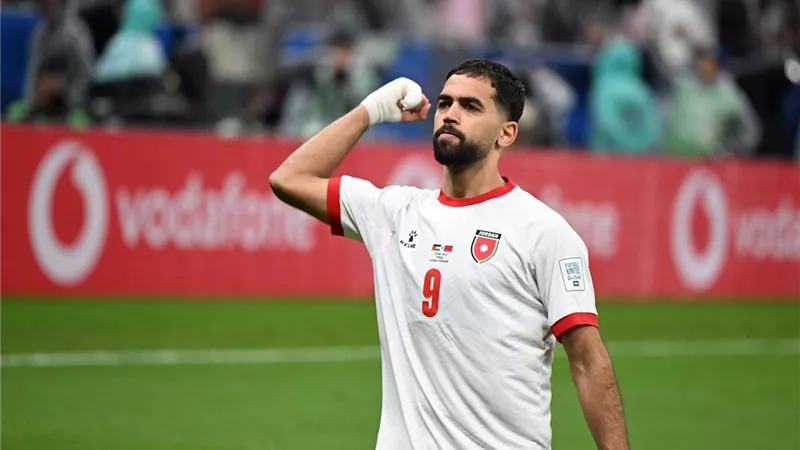 بفضل الحذاء الذهبي.. هل انتقل لقب هداف العرب من الزمالك إلى الأهلي؟