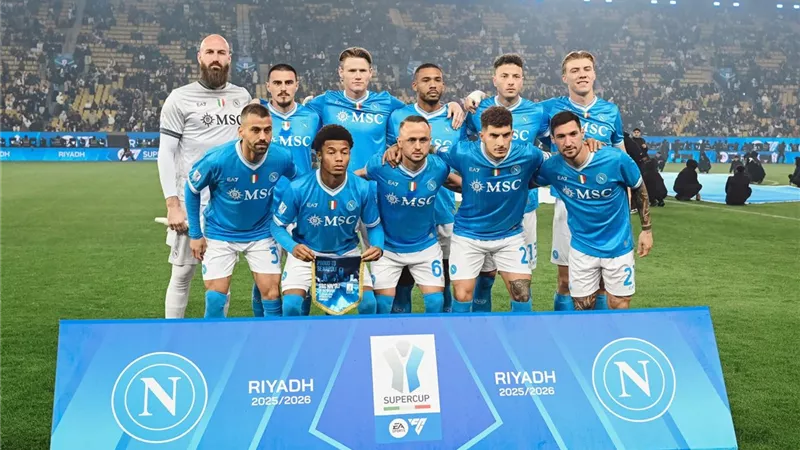 بهدفين.. نابولي يفوز على ميلان ويتأهل إلى نهائي السوبر الإيطالي
