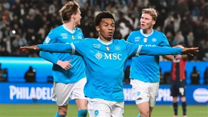 بهدفين.. نابولي يفوز على بولونيا ويتوج بكأس السوبر الإيطالي