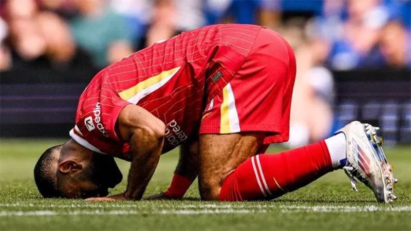 حسم مفاجئ من باريس.. موقف نهائي بشأن ضم محمد صلاح