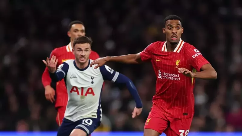 موعد مباراة ليفربول وتوتنهام في الدوري الإنجليزي والقنوات الناقلة