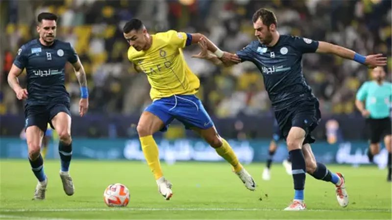 كريستيانو رونالدو يقود تشكيل النصر ضد الأخدود في الدوري السعودي.. وبديل ماني