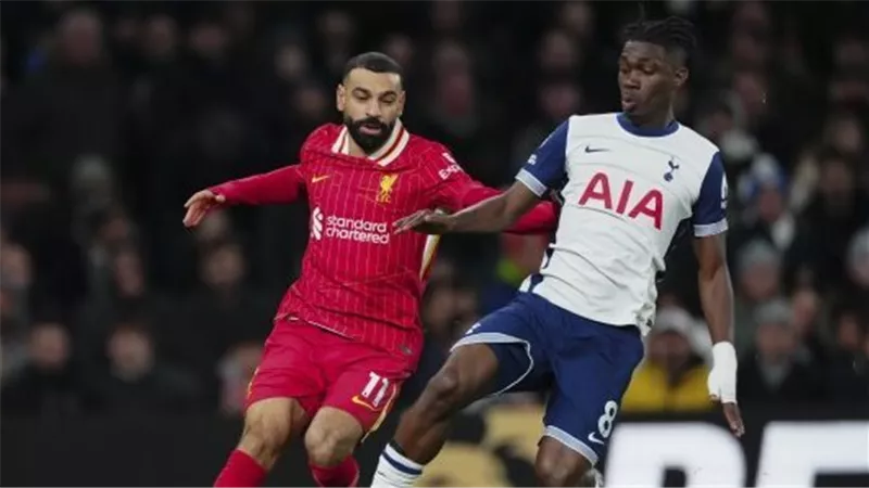 بدون محمد صلاح.. كيف يلعب ليفربول ضد توتنهام في الدوري الإنجليزي؟