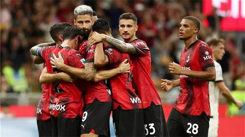 تشكيل ميلان ضد فيرونا في الدوري الإيطالي.. ثنائي يقود الهجوم