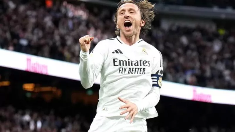 مودريتش: ريال مدريد بيتي.. وأتمنى العودة للعمل من أجله