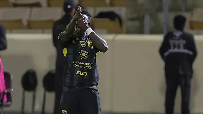 شوط أول.. تعادل إيجابى بين الاتحاد و نيوم 1-1 فى دورى روشن 