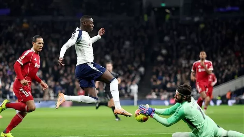 أهداف مباراة ليفربول وتوتنهام في الدوري الإنجليزي (فيديو)