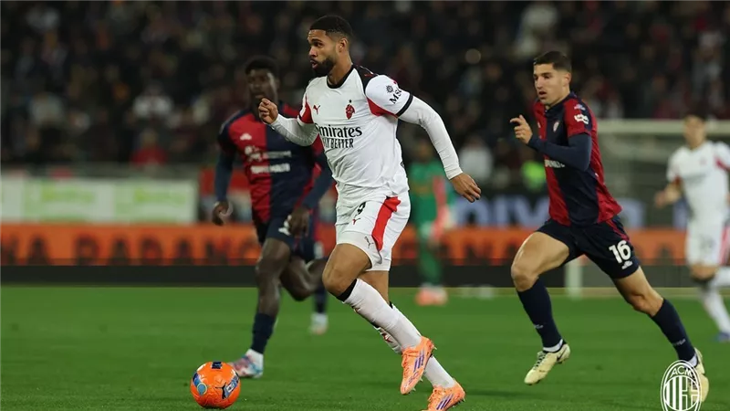 ميلان يفوز على كالياري ويتصدر الدوري الإيطالي (فيديو)