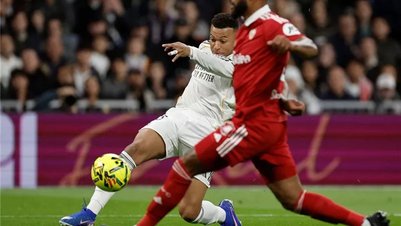 أهداف مباراة ريال مدريد وإشبيلية في الدوري الإسباني (فيديو)