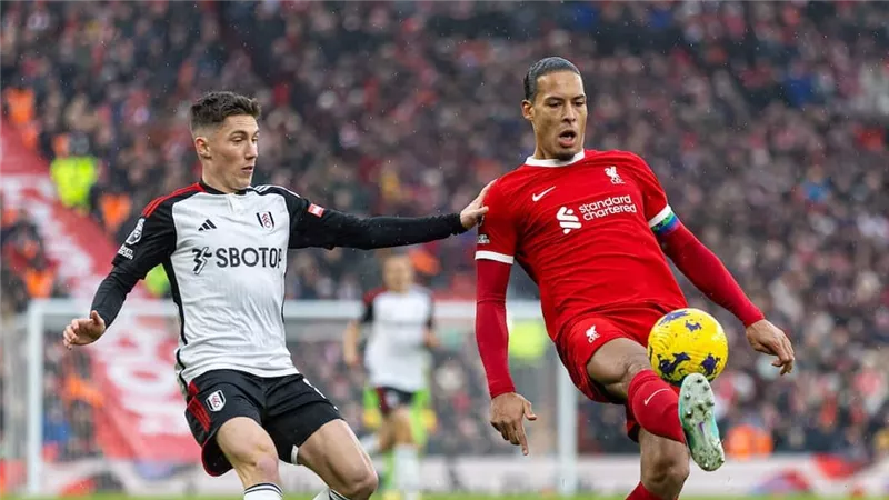 موعد مباراة ليفربول وفولهام في الدوري الإنجليزي والقنوات الناقلة