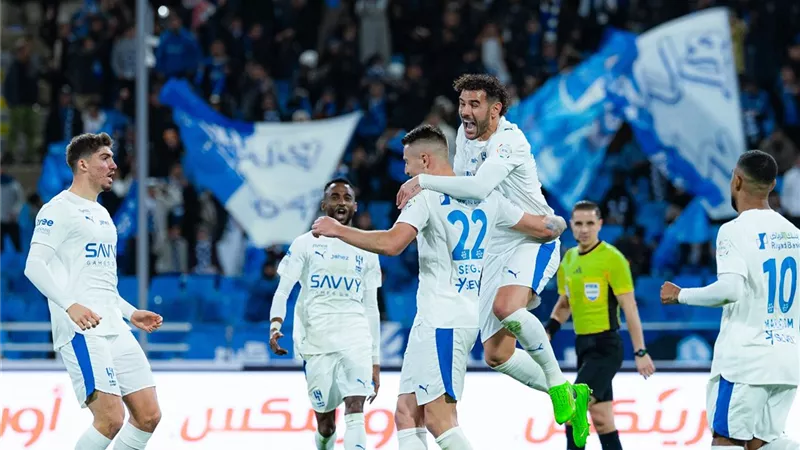 إنزاجى يعلن تشكيل الهلال لمواجهة ضمك فى دورى روشن