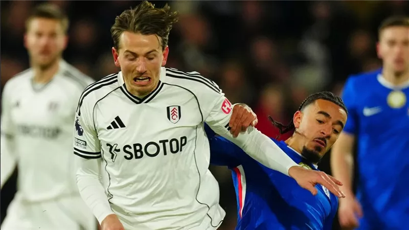 تشيلسي بعشرة لاعبين يخسر من فولهام 2-1 في الدوري الإنجليزي