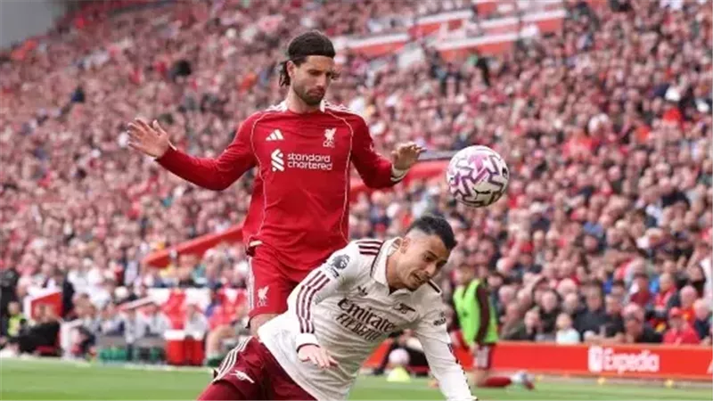 ليفربول يوقف قطار أرسنال بعد تعادل سلبي في الدوري الإنجليزي