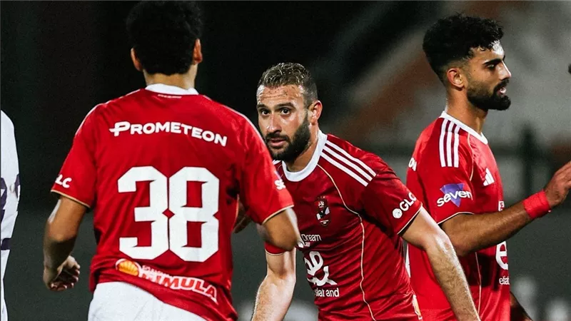 قرار حاسم من الأهلي يُغلق باب الرحيل أمام نجمي المنتخب