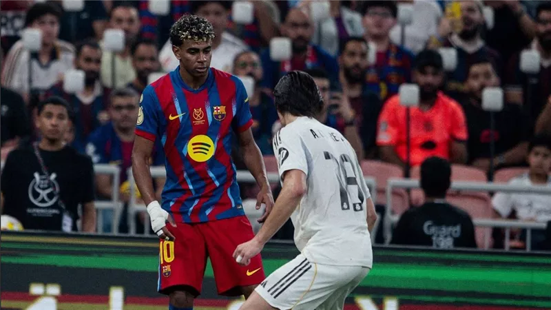برشلونة يتوج بكأس السوبر الإسباني علي حساب ريال مدريد 