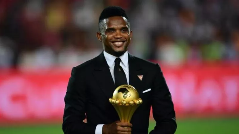 كاف يوقف صامويل إيتو لأربع مباريات ويغرم رئيس الاتحاد الكاميروني 20 ألف دولار