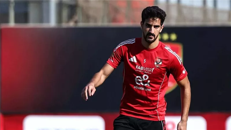 الأهلى يحسم موقف بن رمضان.. وعموتة يتمسك باستمرار اللاعب