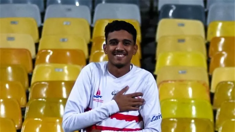 من أجل هؤلاء تلعب كرة القدم.. مشجع الزمالك الوحيد يكشف سبب حضوره مباراة المصري