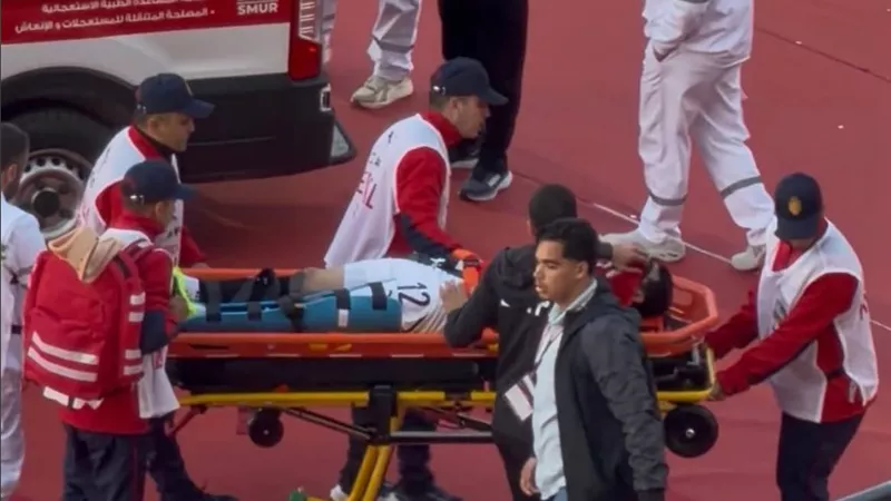 شاهد بالفيديو بكاء محمد حمدى بعد خروجة مصاباً خلال مباراة مصر و بنين