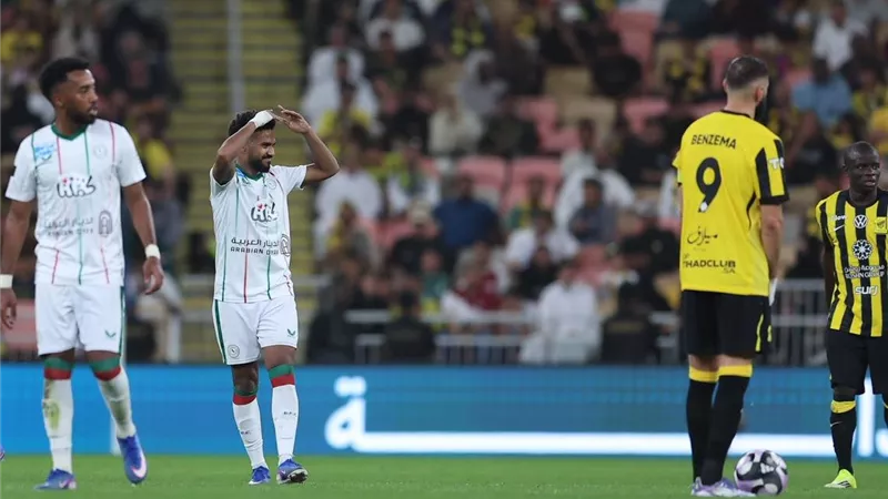 بـ10 لاعبين.. الاتفاق يهزم الاتحاد ويعيده شهرين ونصف للخلف في الدوري السعودي