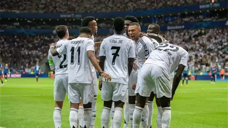 أربيلوا يعلن تشكيل ريال مدريد لمواجهة فياريال بالدوري الإسباني