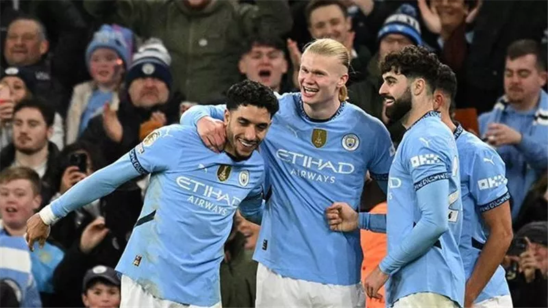 لماذا يرفض مانشستر سيتي التفريط في عمر مرموش؟