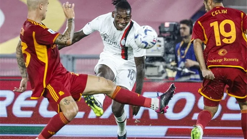 التشكيل الرسمي لمباراة ميلان وروما في الدوري الإيطالي 