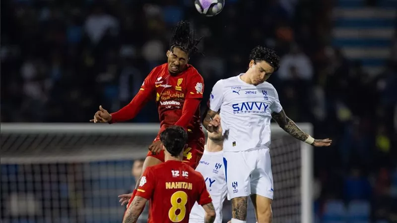 قبل كلاسيكو الأهلي.. الهلال يسقط مجددًا في مباراة مثيرة بالدوري السعودي
