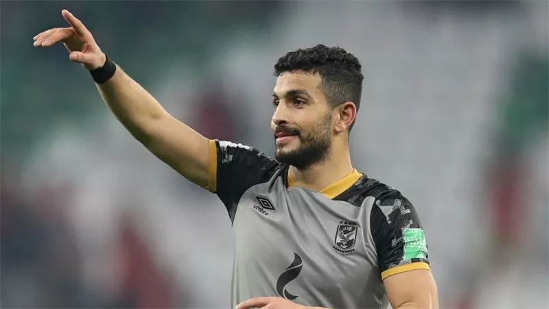 نهاية مشوار مدافع الأهلي السابق.. أيمن أشرف يعلن الاعتزال