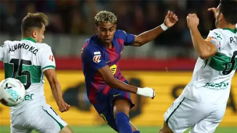 تشكيل برشلونة ضد إلتشي في الدوري الإسباني.. ثلاثي يقود الهجوم