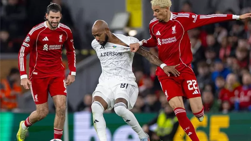 محمد صلاح يقود تشكيل ليفربول أمام نيوكاسل وسوبوسلاي في مركز الظهير الأيمن