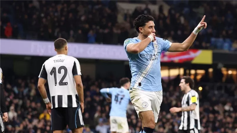 مرموش يقود مانشستر سيتي لنهائي كأس كاراباو بثلاثية في شباك نيوكاسل