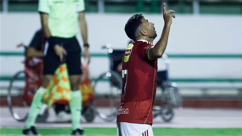 فحص طبي لـ تريزيجيه لتحديد حجم إصابته ومدة غيابه عن الأهلي