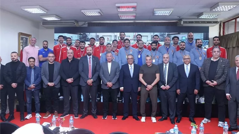 الأهلي يتسلم كأس وميداليات دوري المرتبط لكرة السلة لموسم 2025-2026