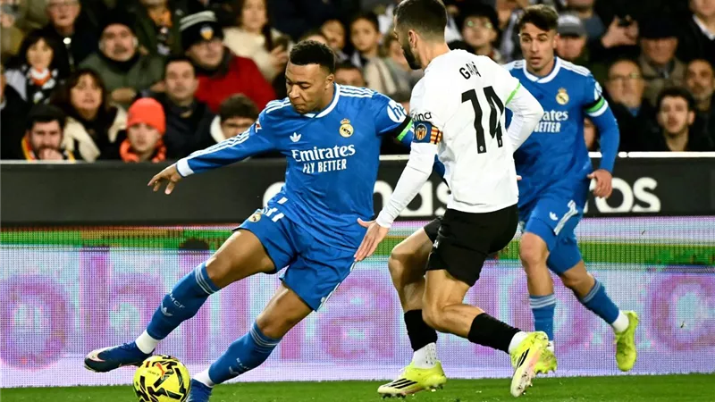 ريال مدريد يتجاوز عقبة فالنسيا ويقلص الفارق مع برشلونة في الصدارة 