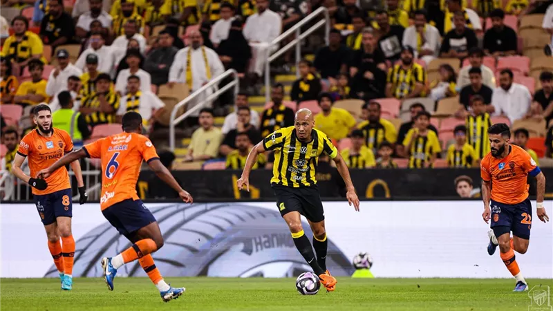 الاتحاد يعبر الفيحاء بثنائية في الدوري السعودي
