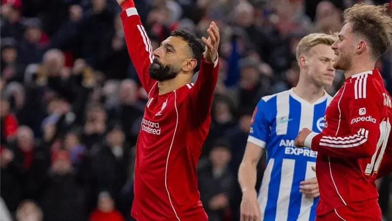 لاعب ليفربول الشاب يثني على محمد صلاح: أحد أفضل لاعبي البريمييرليج عبر التاريخ