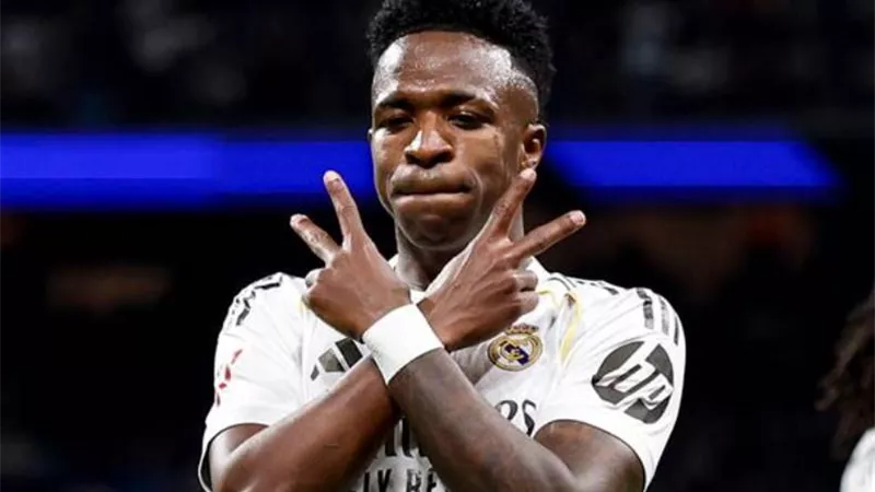 الأعلى في تاريخ النادي.. تفاصيل عرض آرسنال لضم فينيسيوس من ريال مدريد 