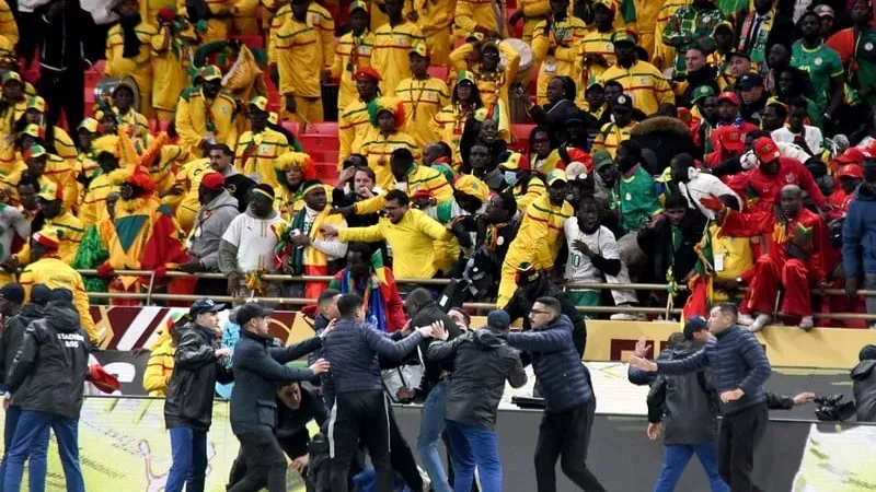 المغرب يحكم بالحبس على 18 مشجعا لمنتخب السنغال.. تعرف على التفاصيل