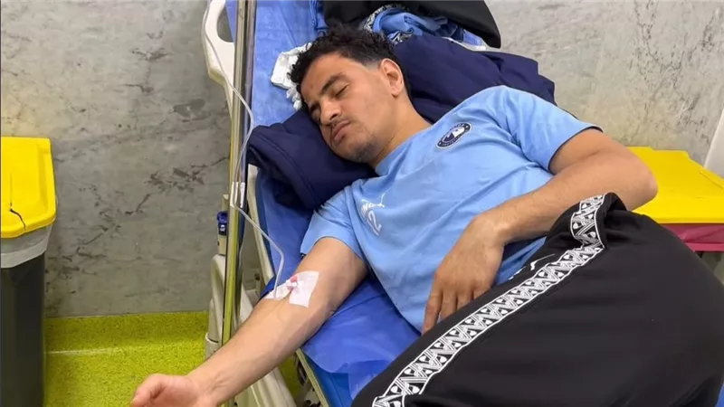 طبيب بيراميدز يكشف الحالة الصحية لـ أحمد توفيق بعد نقله للمستشفى 