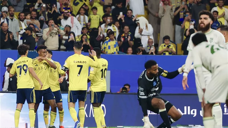 النصر يكتسح الحزم برباعية ويتصدر الدوري السعودي.. فيديو