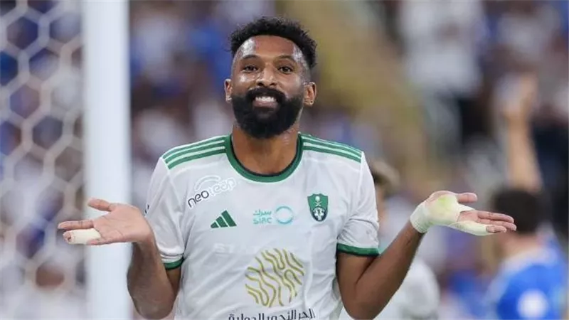 أهلي جدة يحصّن نجمه الهجومي بعقد طويل الأمد حتى 2031