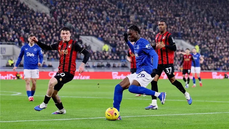 بورنموث يفوز على إيفرتون 2-1 في ريمونتادا مثيرة بالدوري الإنجليزي 