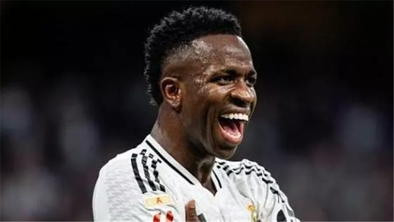 وسط غموض مستقبله.. ريال مدريد يحدد قيمة بيع فينيسيوس