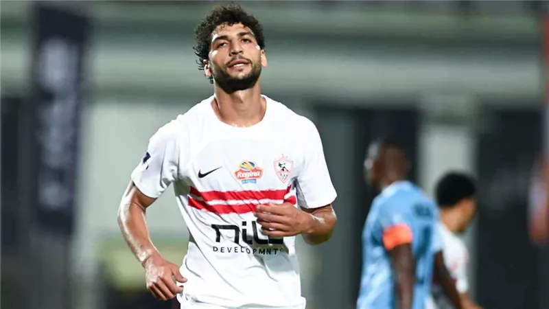 عمرو ناصر يُساند الزمالك من المدرجات أمام الاتحاد السكندري بالدوري