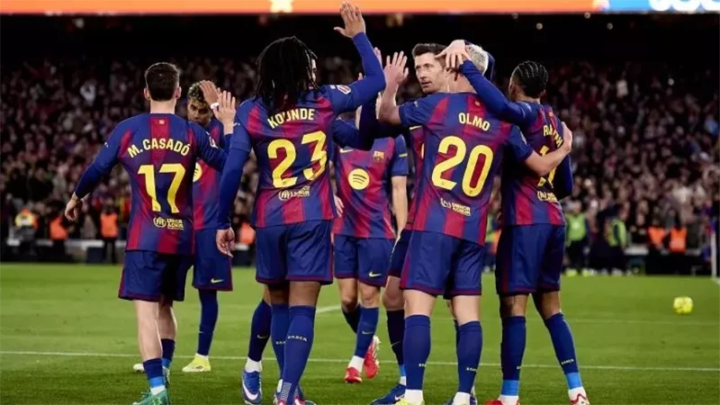 برشلونة يكتسح إشبيلية بخماسية ويعزز صدارته للدوري الإسباني