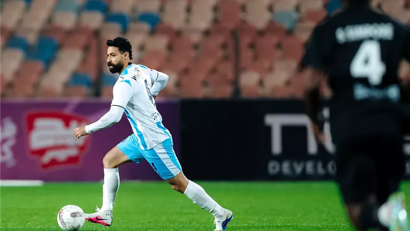 بيراميدز يقتنص فوزًا غاليًا أمام البنك الأهلي ويتساوى بالصدارة مع الزمالك