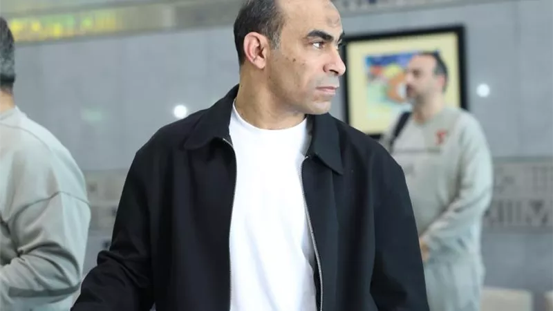 رئيس بعثة الأهلي يطمئن على الترتيبات الإدارية بعد الوصول إلى تونس