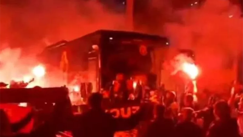 جماهير جالطة سراي تتحدى عقوبات يويفا قبل مواجهة ليفربول في دوري الأبطال